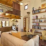 Rising Sun At The Plaza One-Bedroom Holiday Home